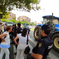 Comienzan a entrar cientos de tractores y manifestantes en Badajoz