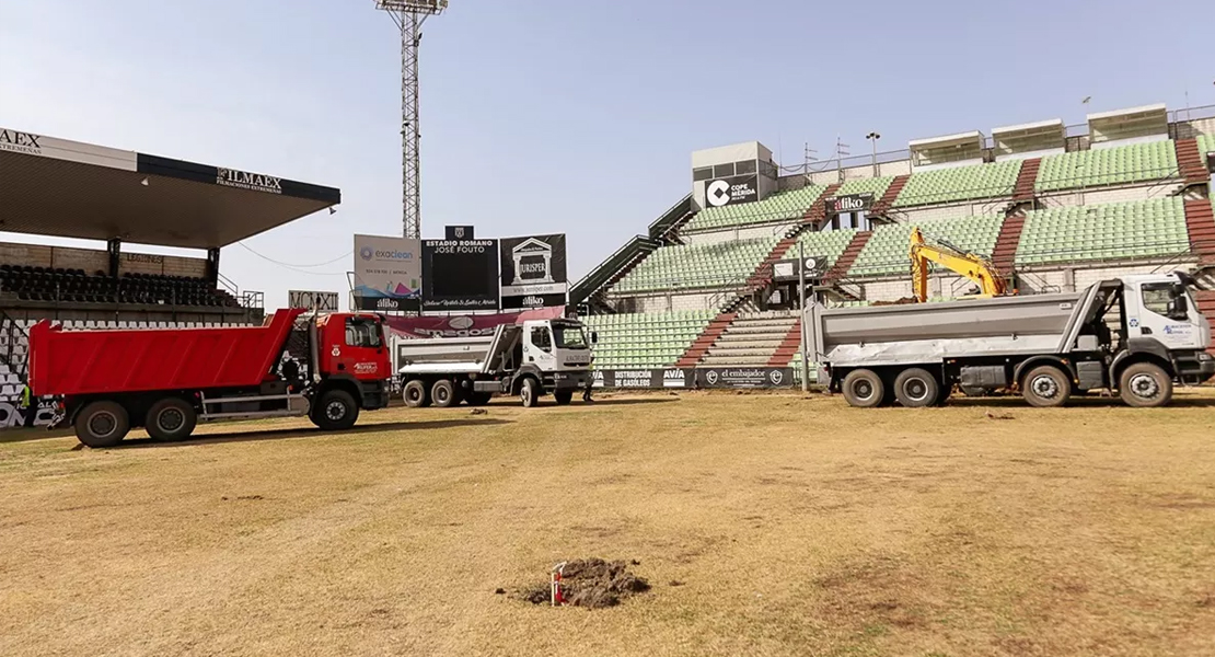 El cambio del césped del estadio Romano tendrá una calle cortada casi un mes