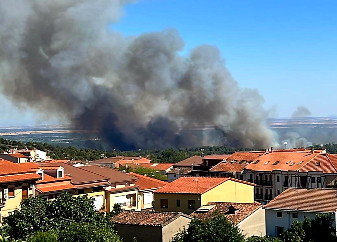 Imágenes del incendio forestal en Villanueva de la Vera (CC)