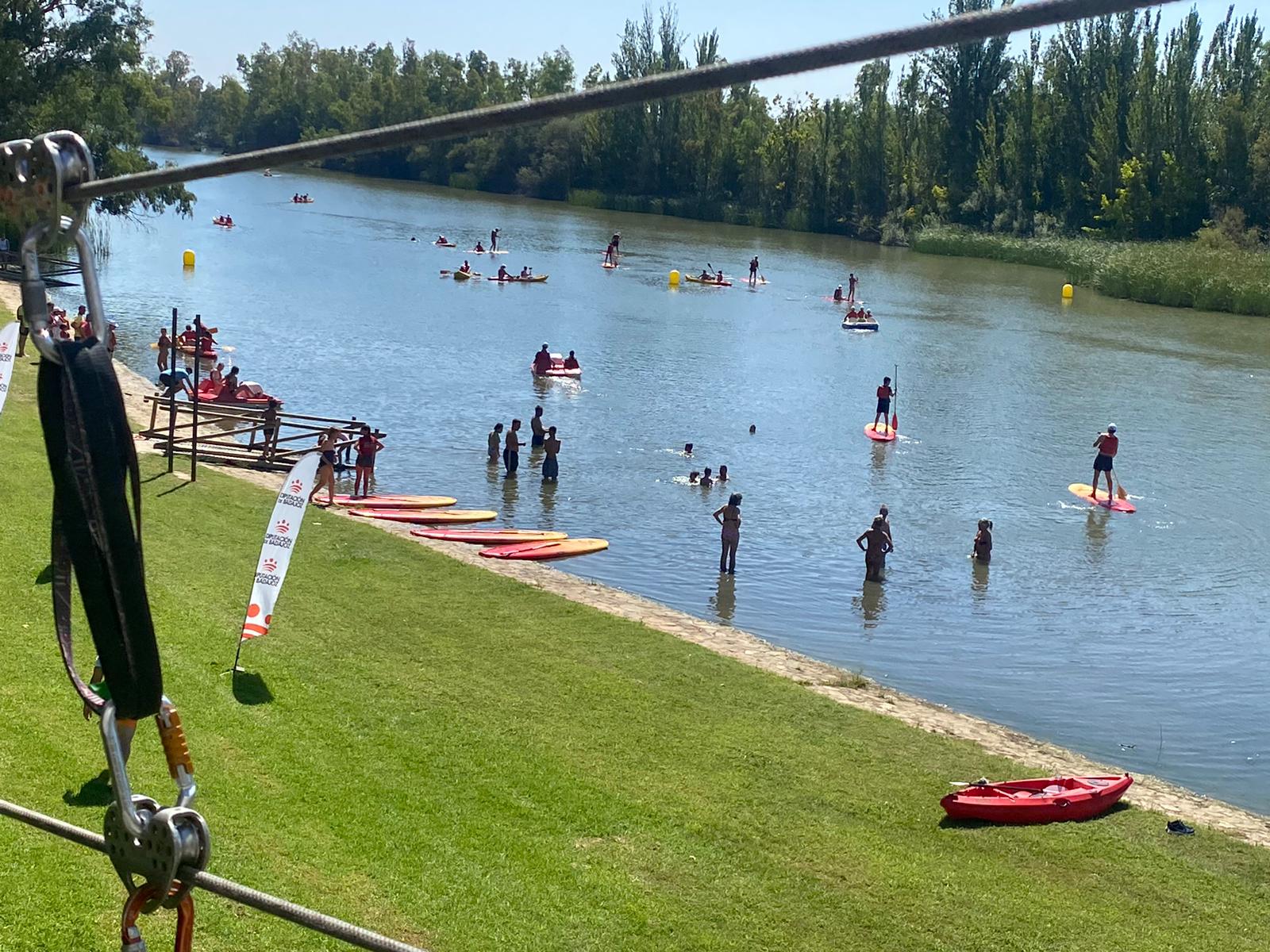 Continúa celebrándose el Programa de Turismo Acuático Verano 2022 en las playas de Badajoz