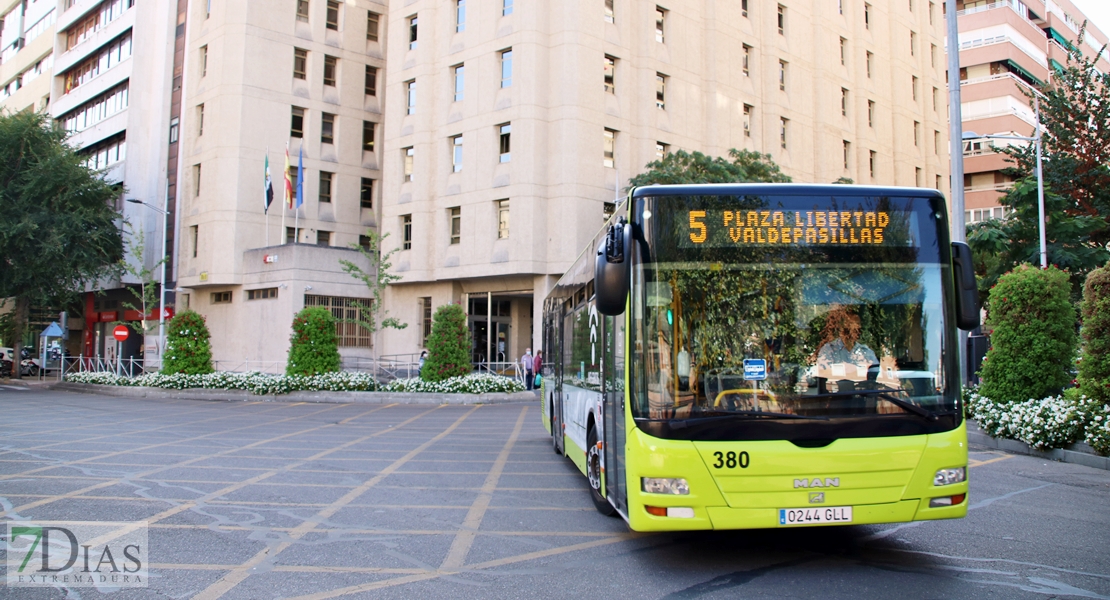 Ya se pueden pedir autobuses a demanda en algunas zonas de Badajoz