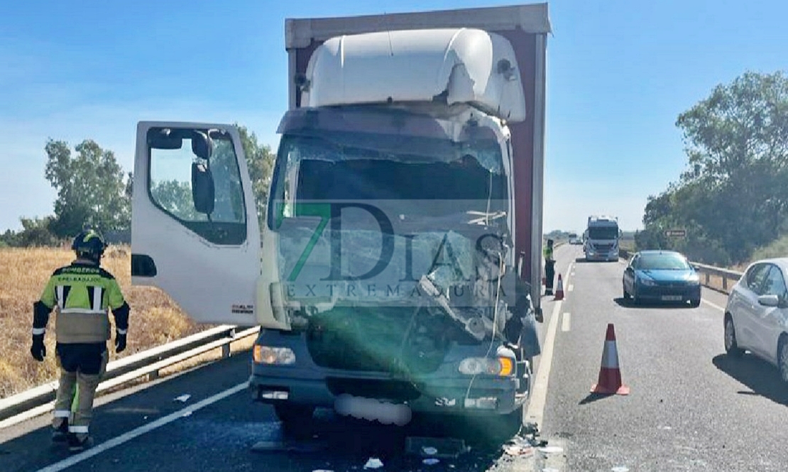 Colisión entre dos camiones cerca de