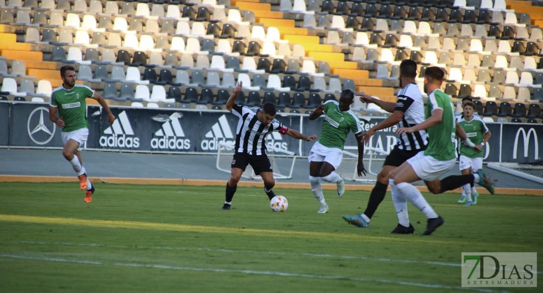 Imágenes del partido de presentación del CD. Badajoz frente al Córdoba