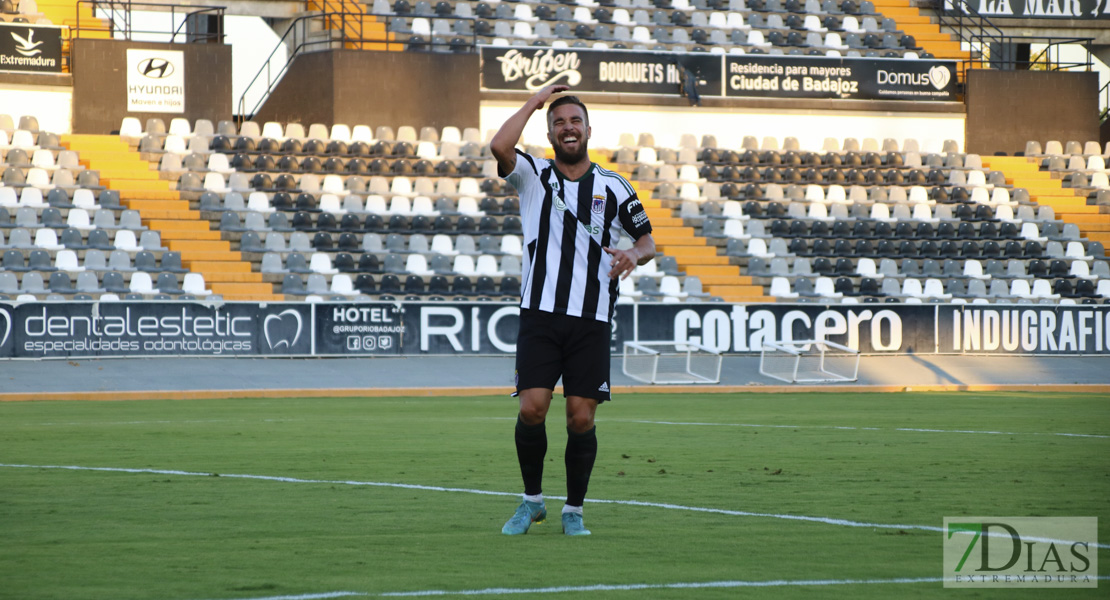 Imágenes del partido de presentación del CD. Badajoz frente al Córdoba