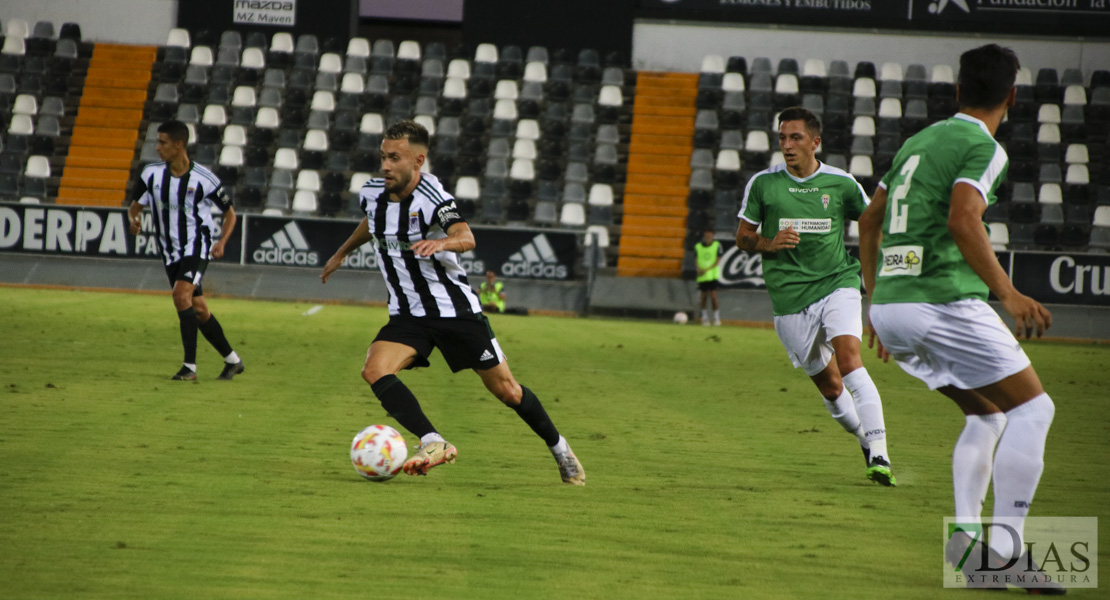 Imágenes del partido de presentación del CD. Badajoz frente al Córdoba