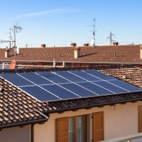 Claves para instalar placas solares para el aire acondicionado en casa