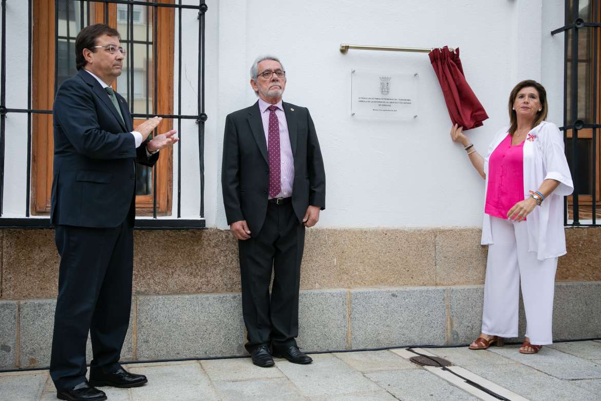 Rinden un homenaje a las víctimas del terrorismo en Mérida