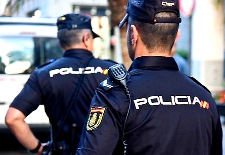 Una mujer fallece tras caer por unas escaleras en Almendralejo