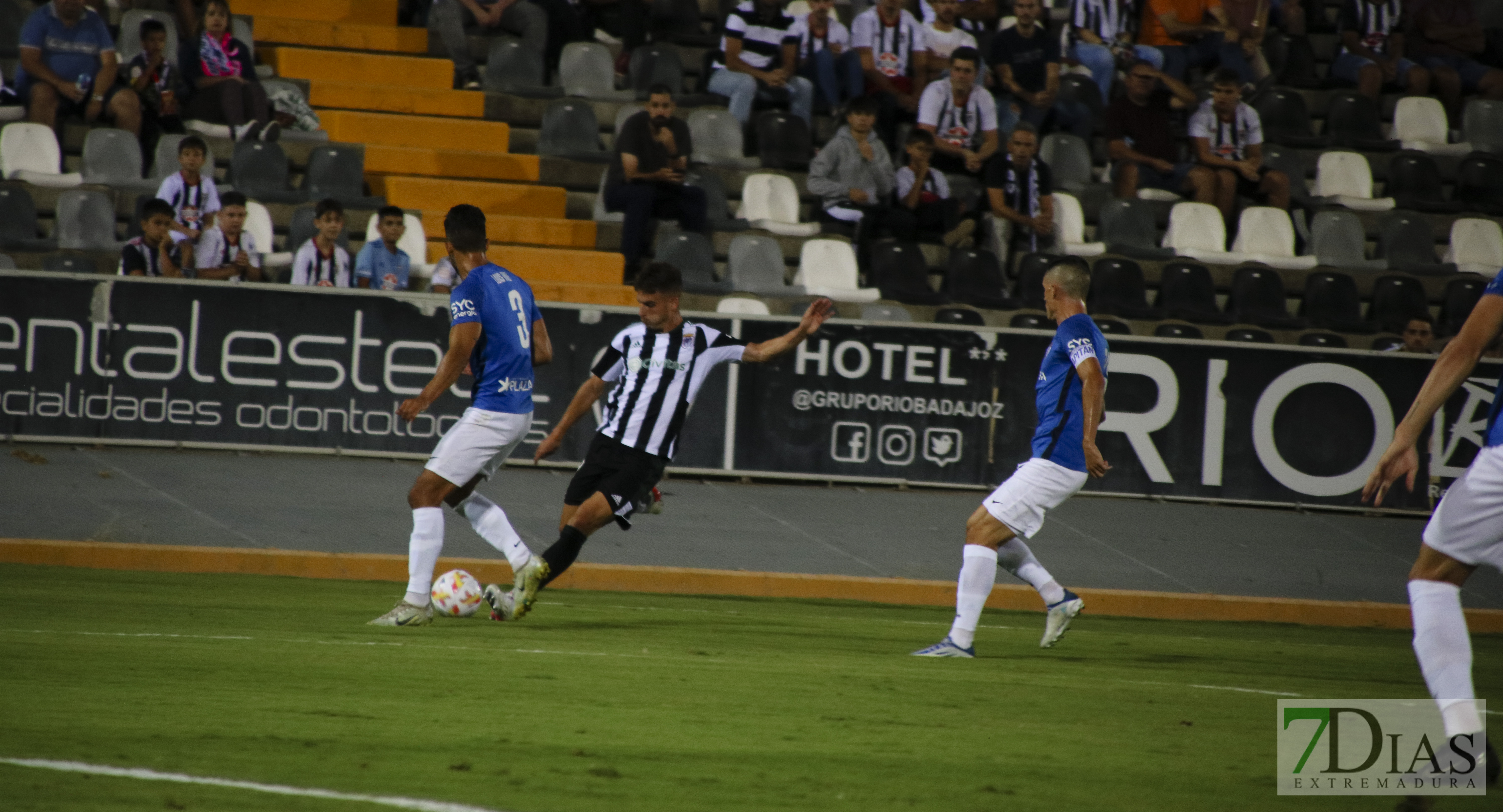 Imágenes del CD. Badajoz 1 - 1 San Fernando CD.