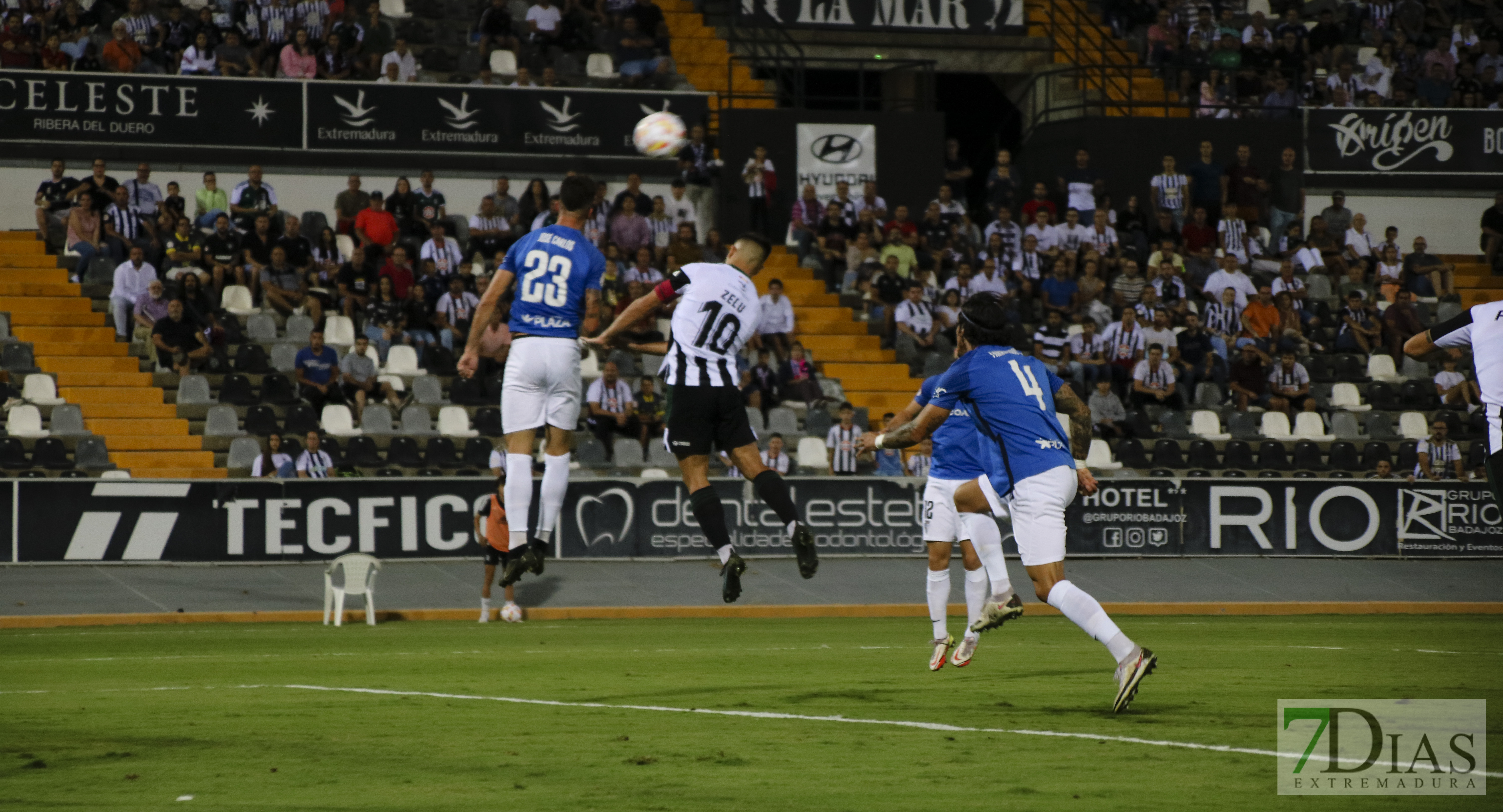 Imágenes del CD. Badajoz 1 - 1 San Fernando CD.