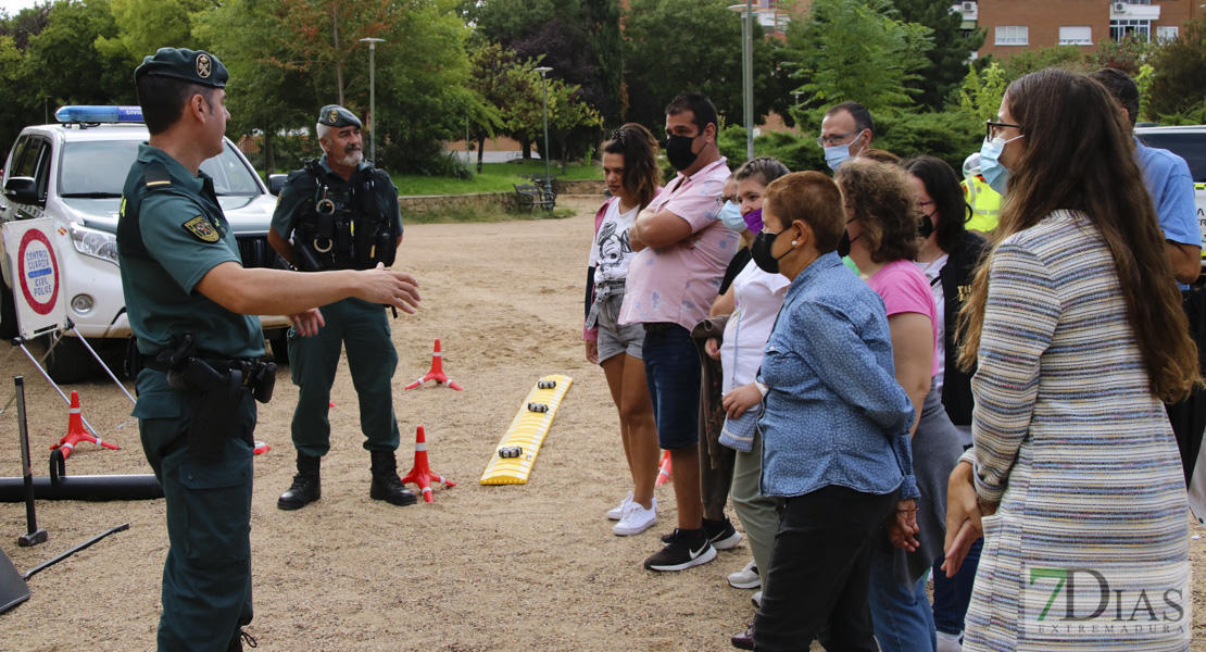 Exhibición de medios de la Guardia Civil para los usuarios de Aexpainba