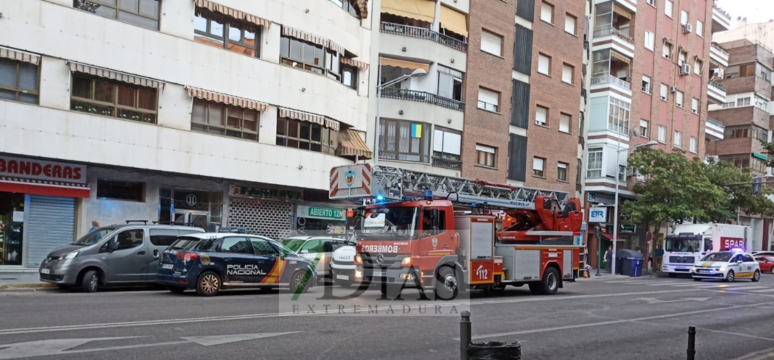 Rescatan a una persona mayor entrando por el balcón de su casa en Badajoz