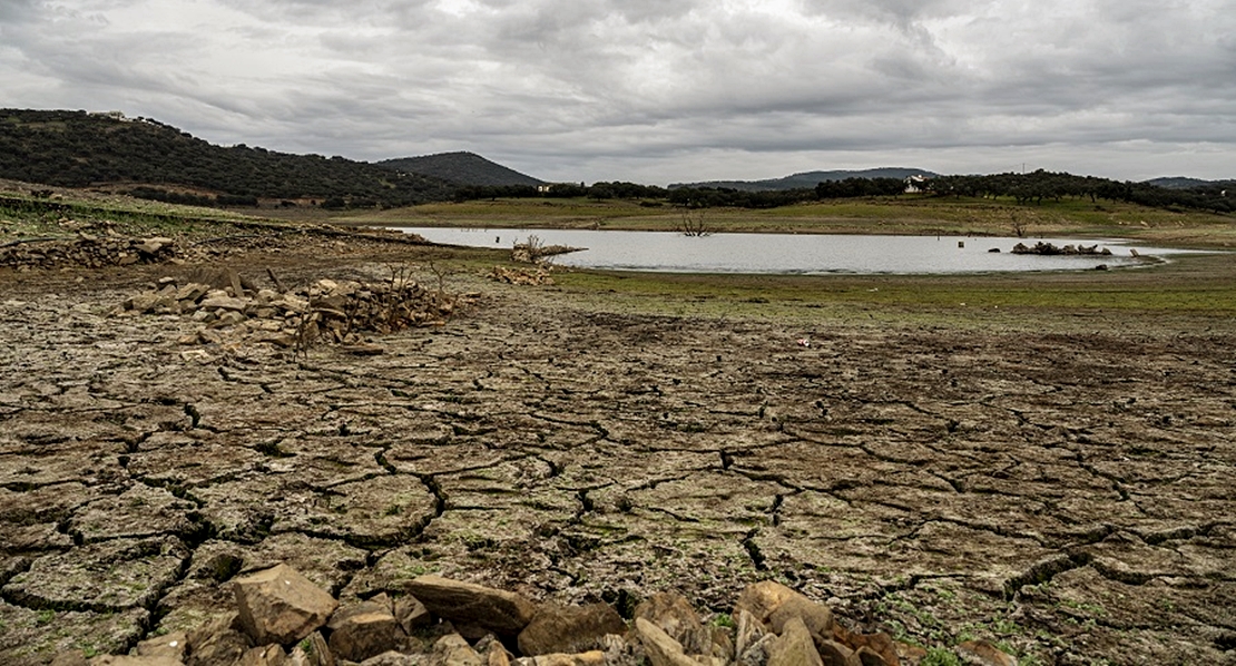 El naturalista Joaquín Araujo señala que asoman tres colapsos climáticos en Extremadura