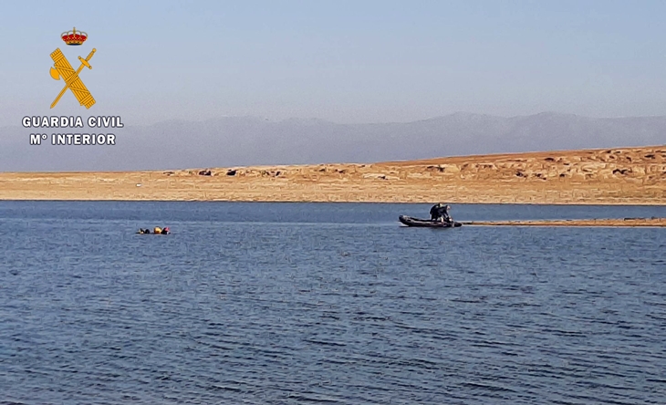 Desaparece un joven de 19 años mientras se bañaba en el embalse de Valdecañas