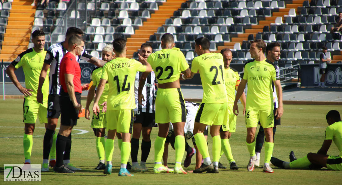 Imágenes del CD. Badajoz 2 - 1 AD Ceuta FC