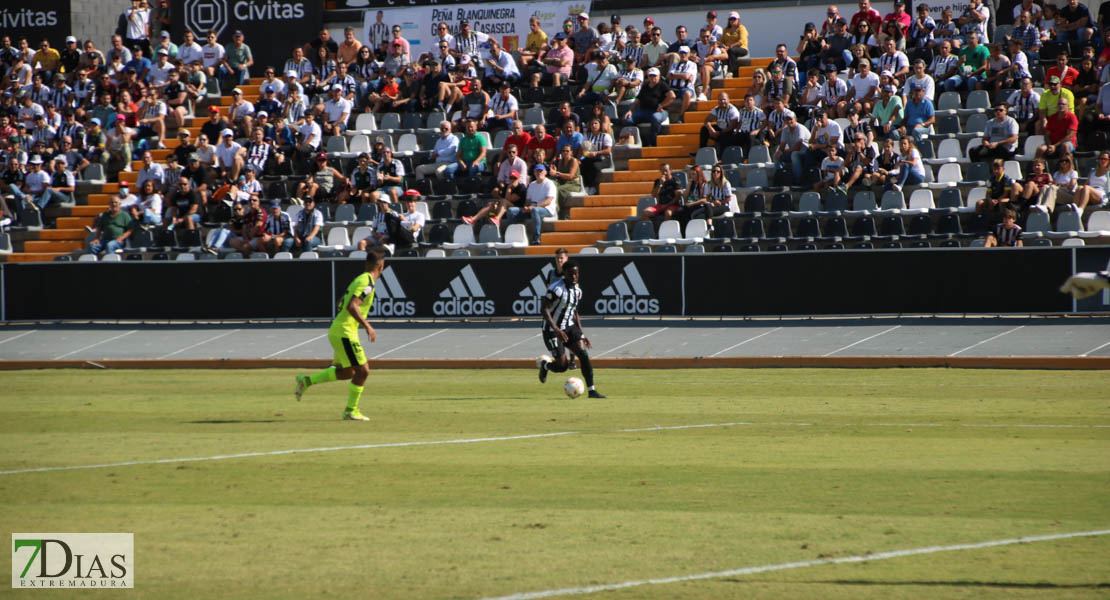 Imágenes del CD. Badajoz 2 - 1 AD Ceuta FC