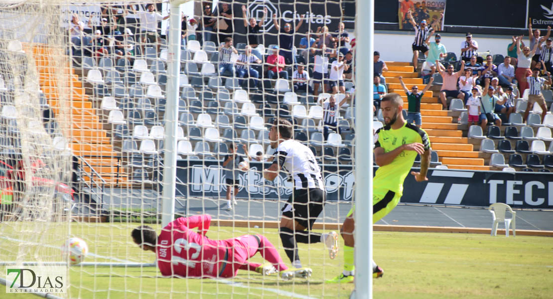 Imágenes del CD. Badajoz 2 - 1 AD Ceuta FC