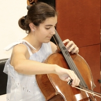 Sofía Manchado: la violonchelista extremeña que cosecha premios internacionales con 11 años