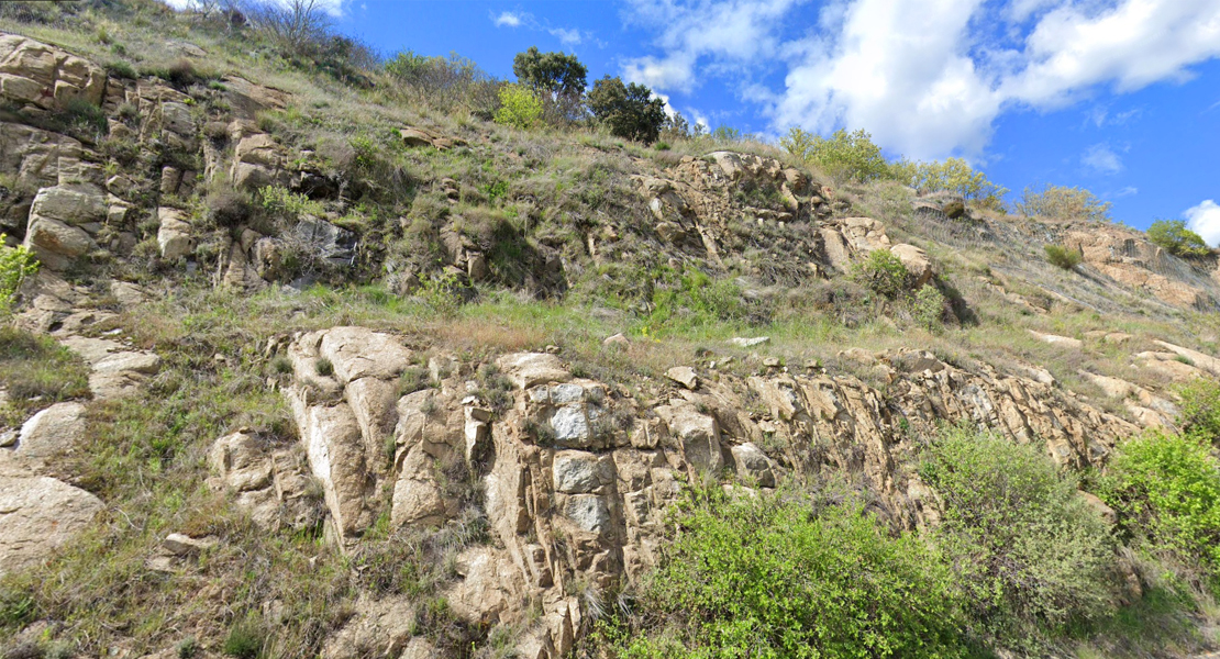 Un desprendimiento de piedras provoca un corte en la A-66 a su paso por Extremadura