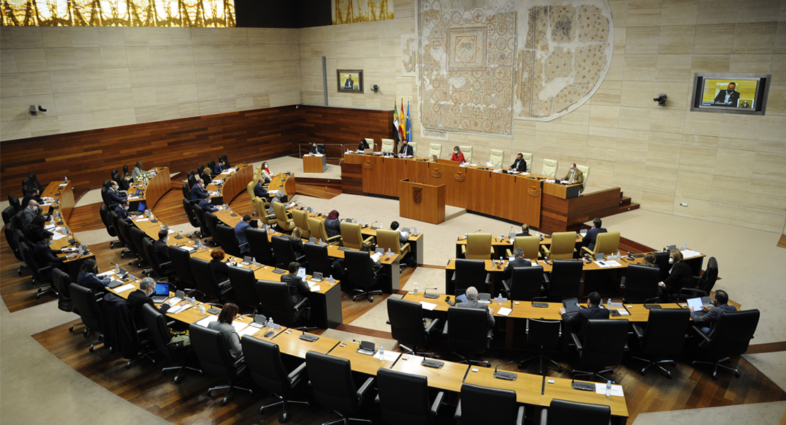 ENCUESTA: El PP de Extremadura se acerca al PSOE y VOX entraría en la Asamblea