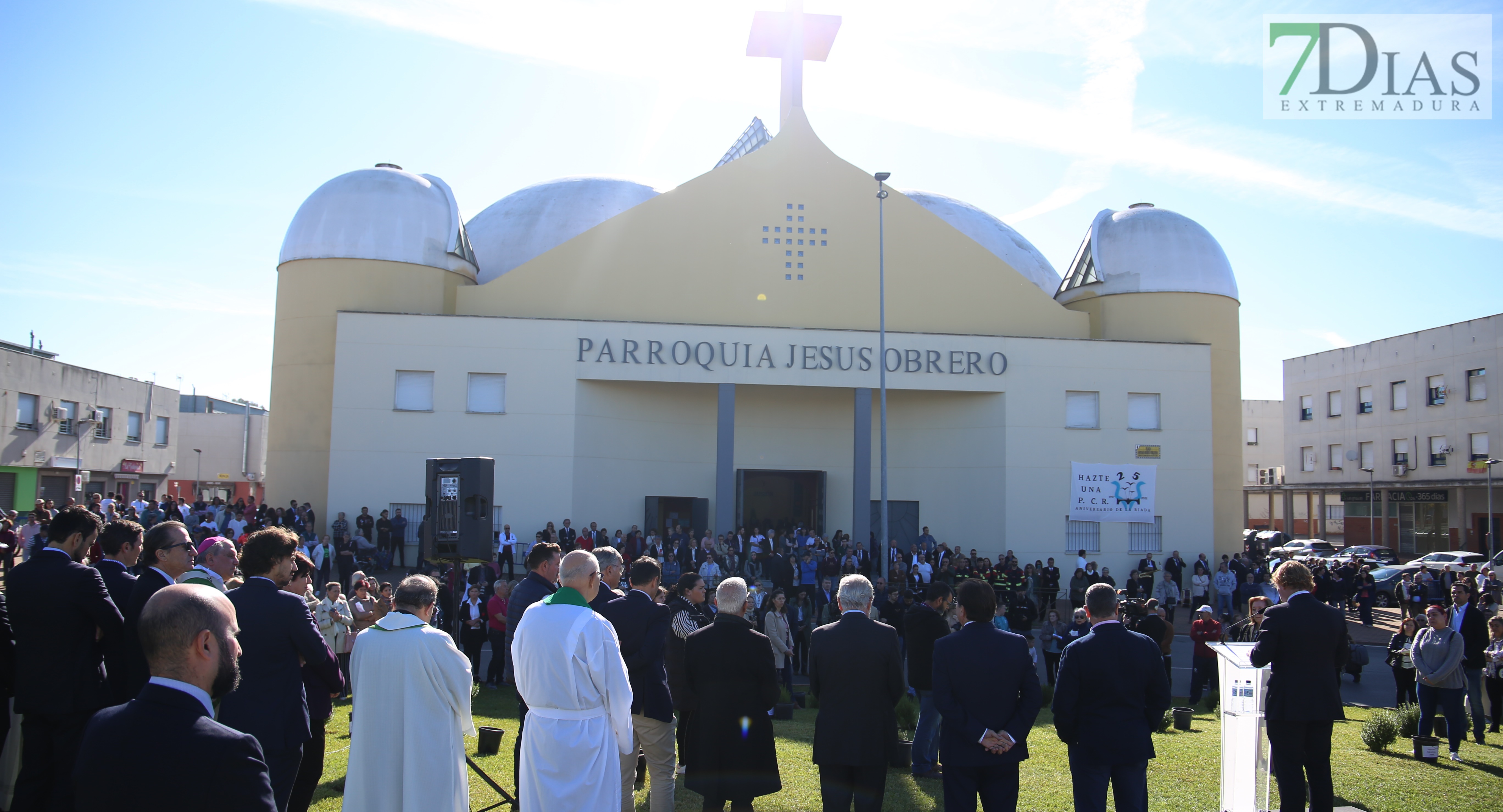 Sentimientos a flor de piel en el acto conmemorativo del 25 aniversario de riada en Badajoz