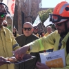 Los bomberos forestales se manifiestan ante la Asamblea de Extremadura