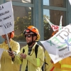 Los bomberos forestales se manifiestan ante la Asamblea de Extremadura