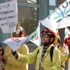 Los bomberos forestales se manifiestan ante la Asamblea de Extremadura