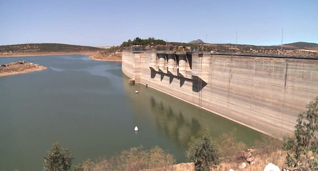 Obras en el maltrecho embalse de Alange para cubrir las necesidades de Mérida