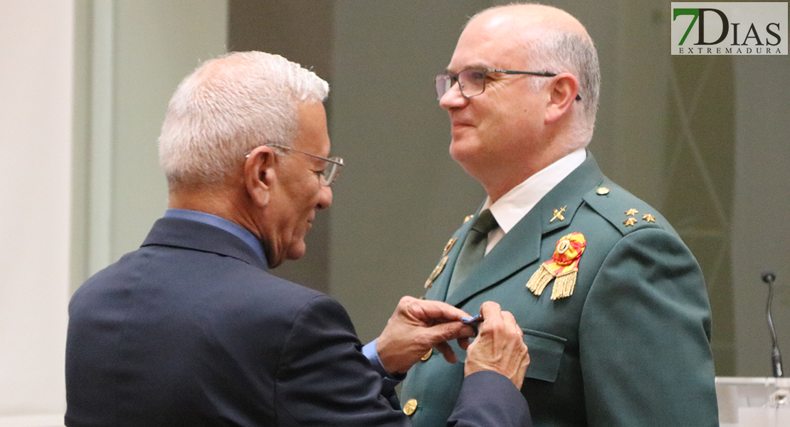 El capitán de Tráfico y un Cabo 1º de la Guardia Civil medalla al Mérito de la Seguridad Vial