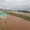 REPOR: El agua salta por varias carreteras entre Badajoz y Alburquerque