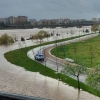 El Guadiana ya amenaza la zona de pubs en Badajoz