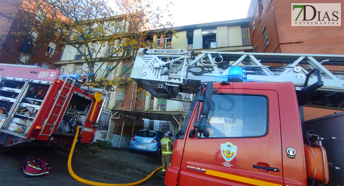 Un perro queda atrapado en un incendio de vivienda en Los Colorines (Badajoz)