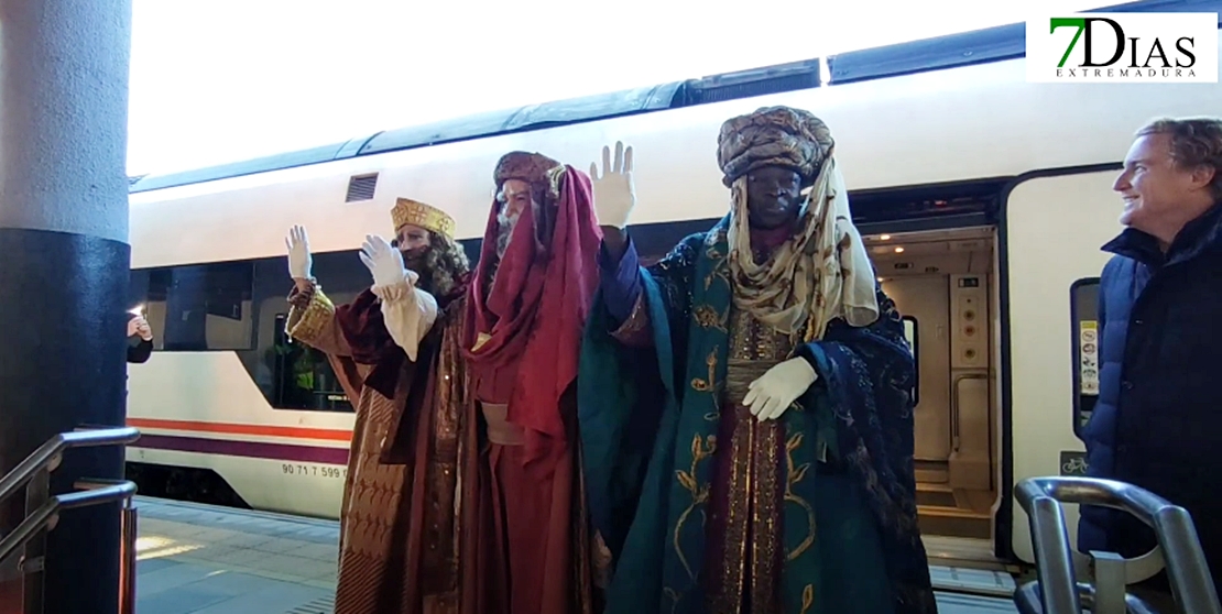 Los Reyes Magos llegan en tren a Badajoz