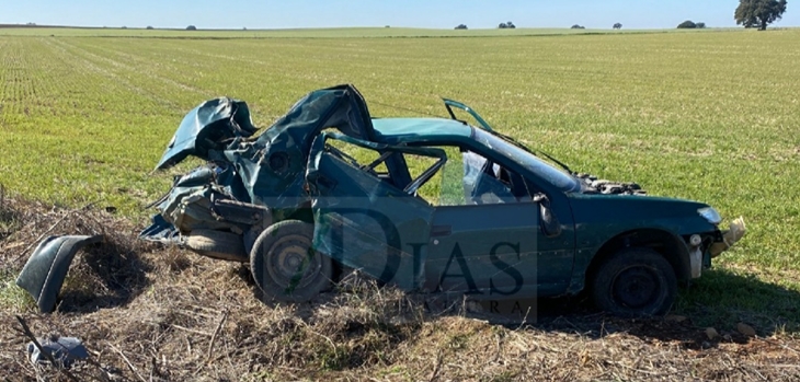 Varios heridos tras salirse de la vía en la BA-006 a la altura de la Albuera