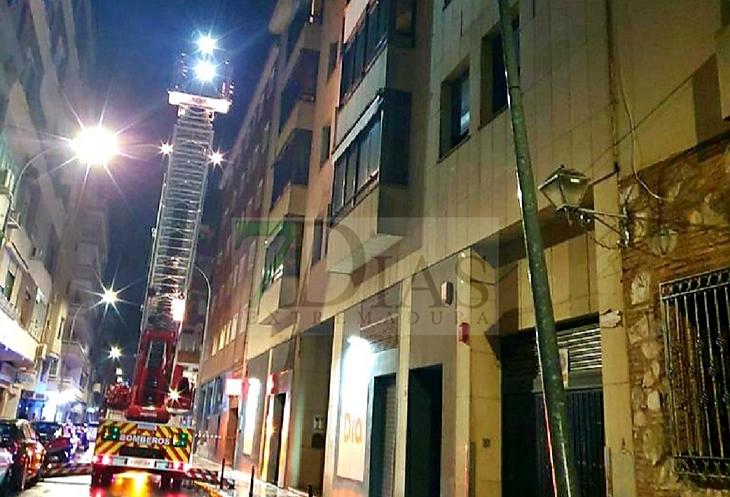 Colisiona contra una farola en Badajoz