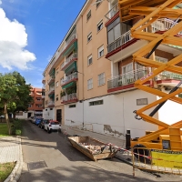 Un pintor grave tras precipitarse desde un primer piso en Badajoz