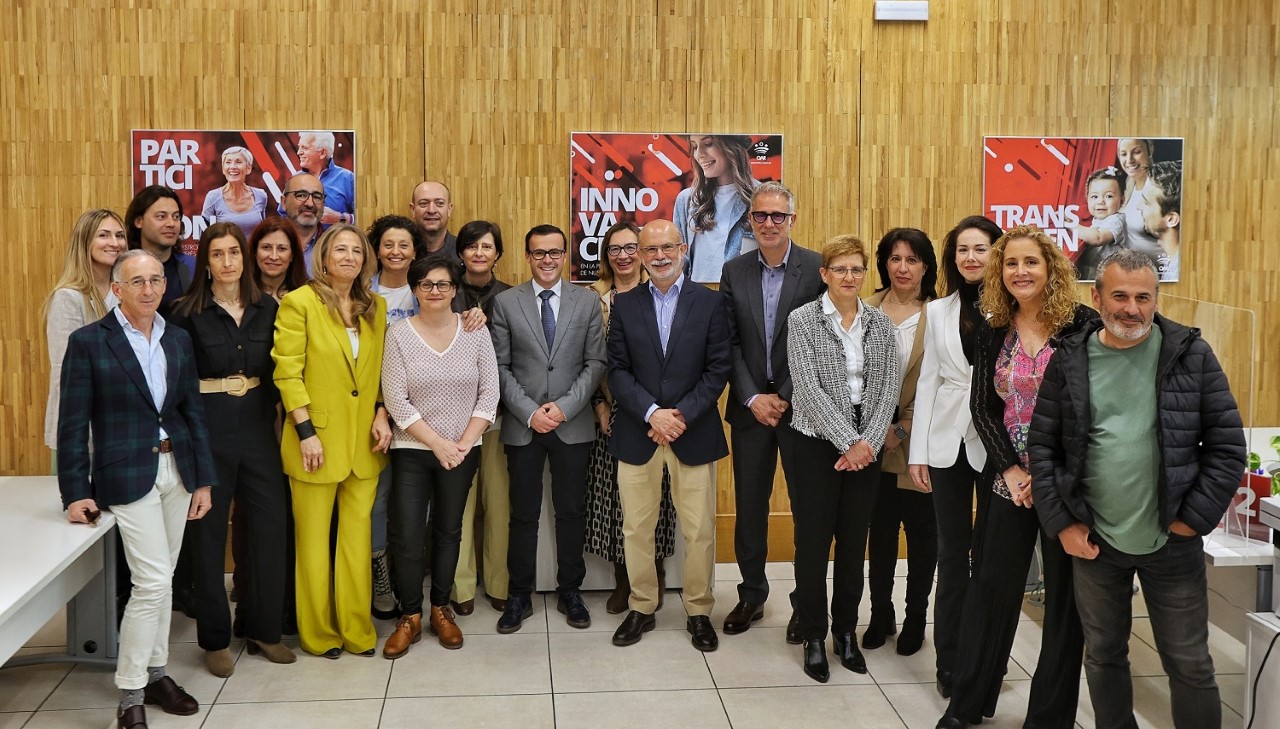 Miguel Ángel Gallardo inaugura la remodelada oficina del OAR en Villanueva de la Serena