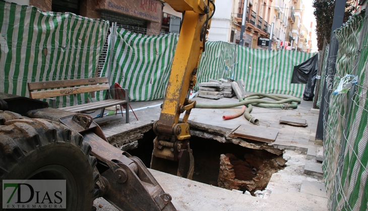 Nuevo socavón de grandes dimensiones en la calle Menacho