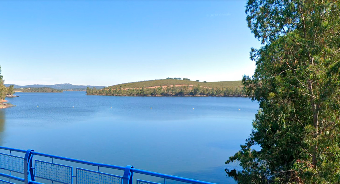 Fallece tras caer con su coche al embalse de Villar del Rey (BA)