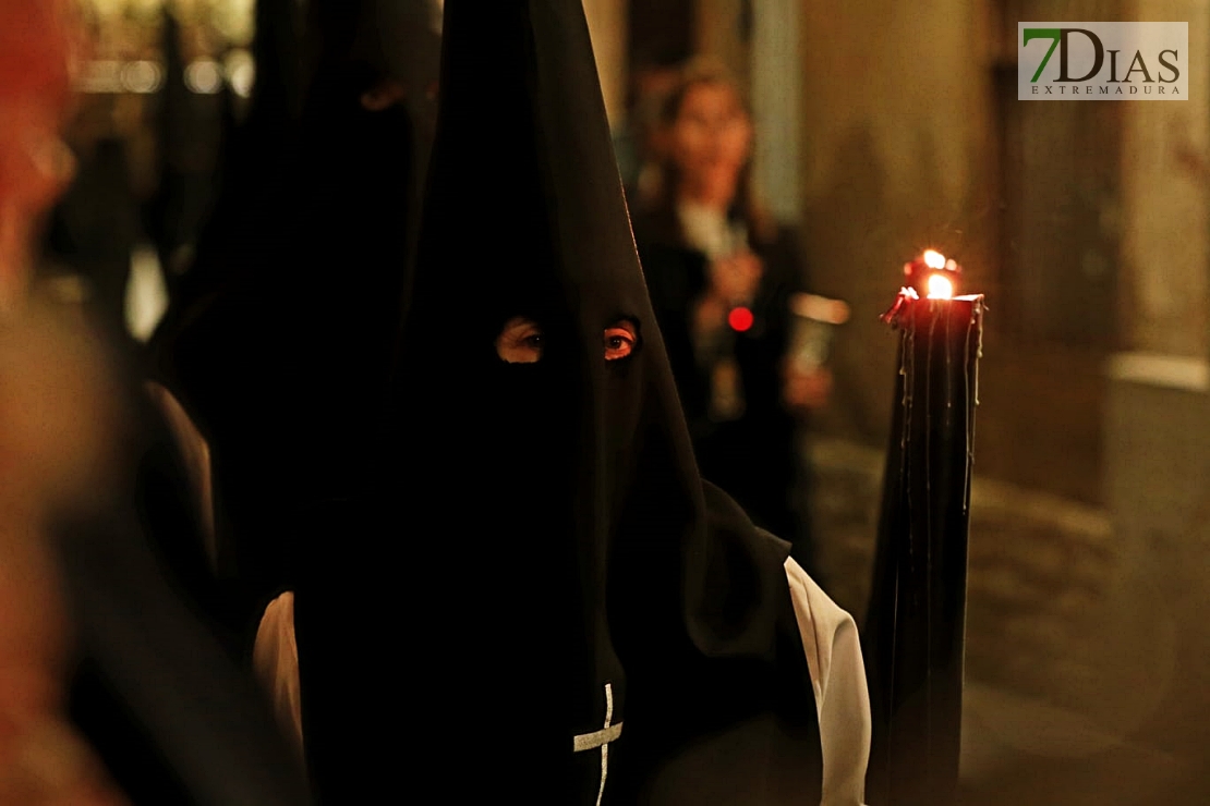 Las mejores imágenes del Viernes Santo en Badajoz