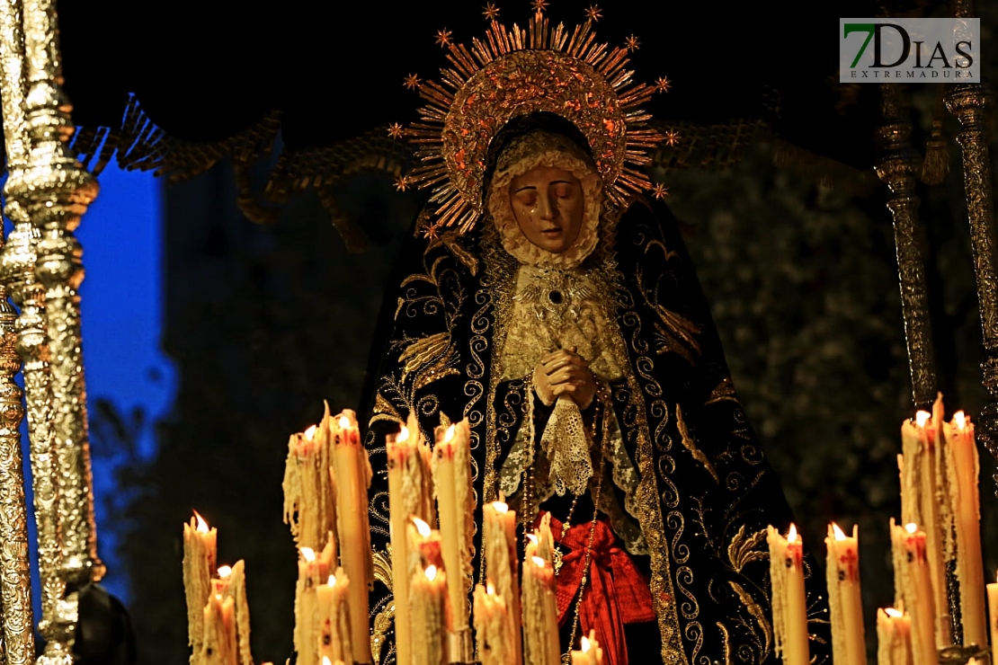 Las mejores imágenes del Viernes Santo en Badajoz