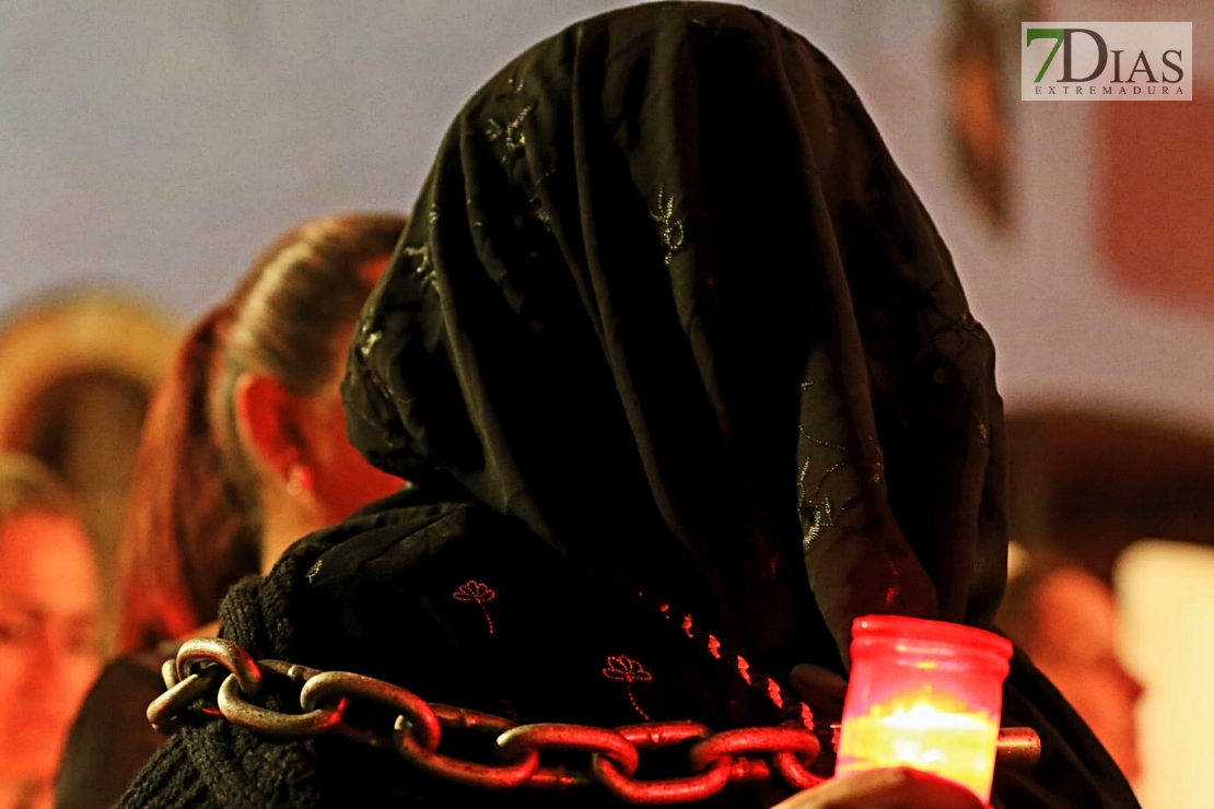 Las mejores imágenes del Viernes Santo en Badajoz