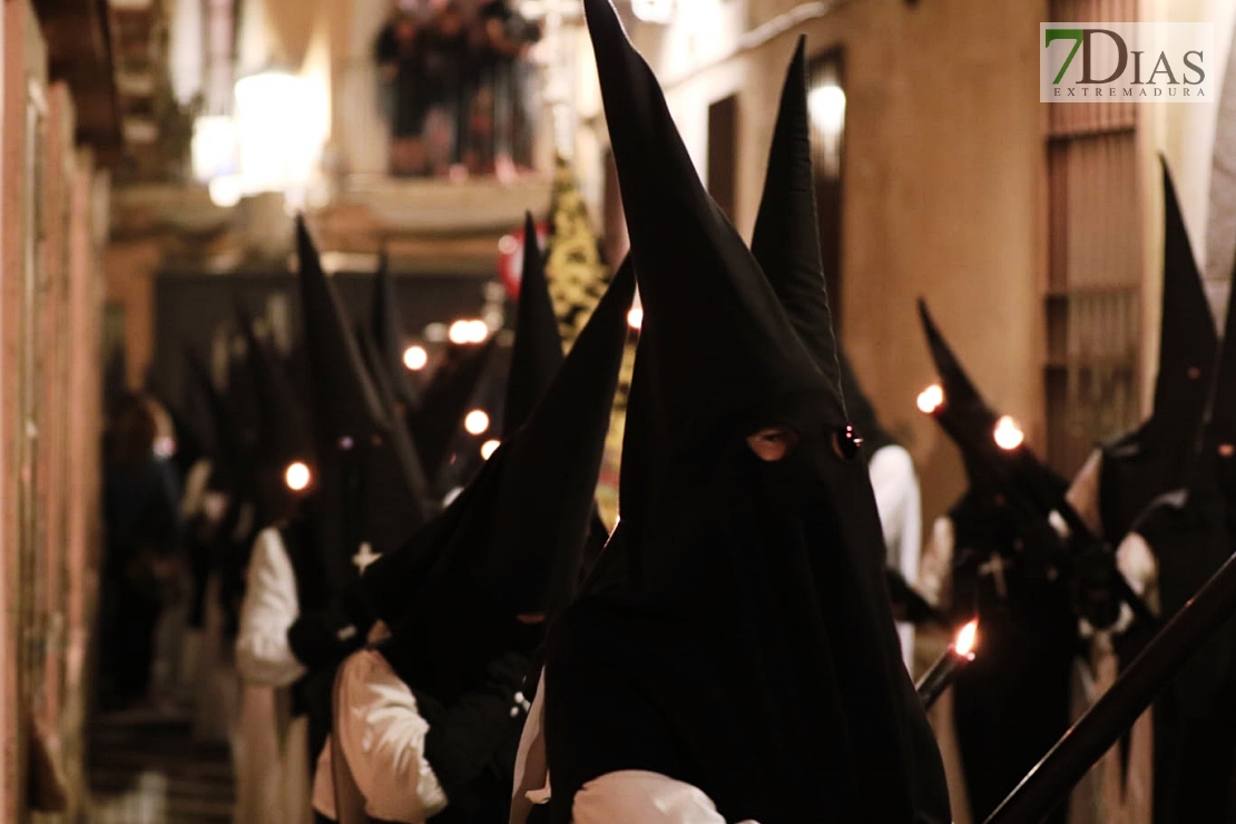 Las mejores imágenes del Viernes Santo en Badajoz