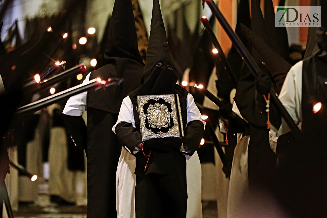 Las mejores imágenes del Viernes Santo en Badajoz