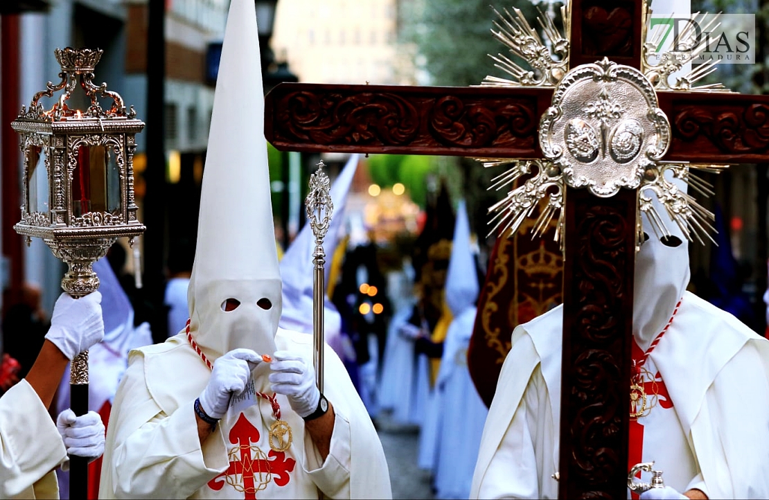 Las mejores imágenes del Viernes Santo en Badajoz