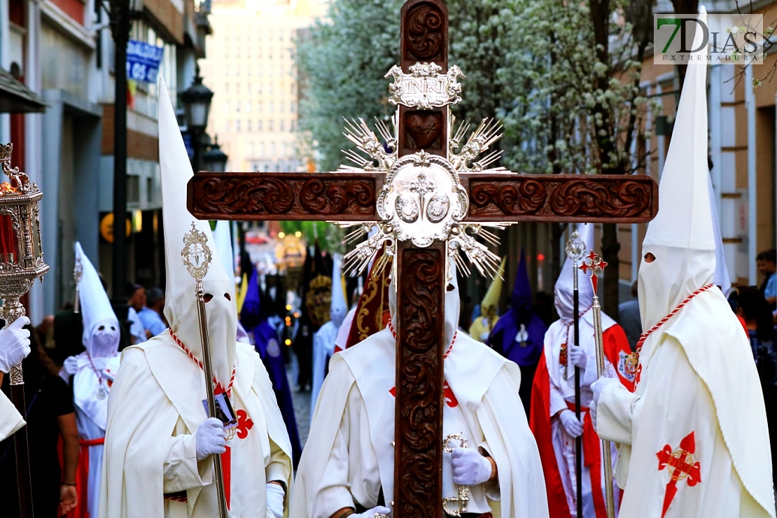 Las mejores imágenes del Viernes Santo en Badajoz