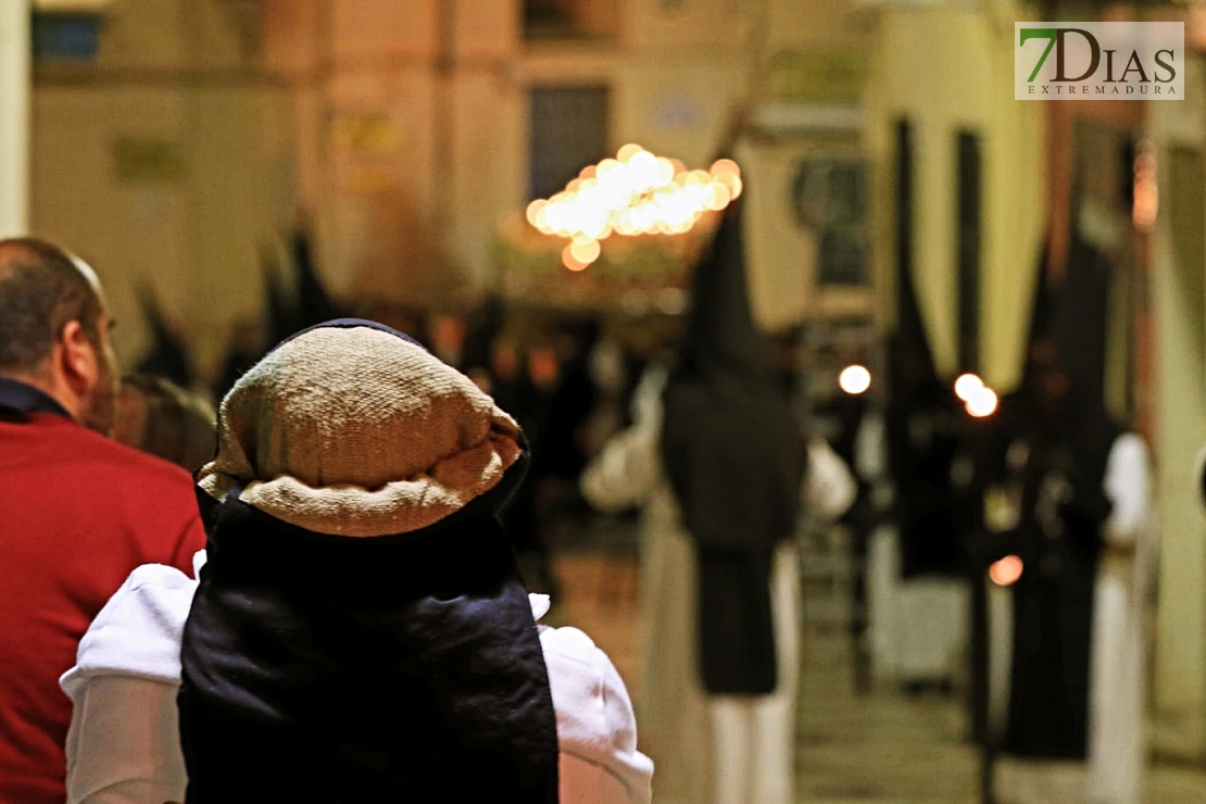 Las mejores imágenes del Viernes Santo en Badajoz