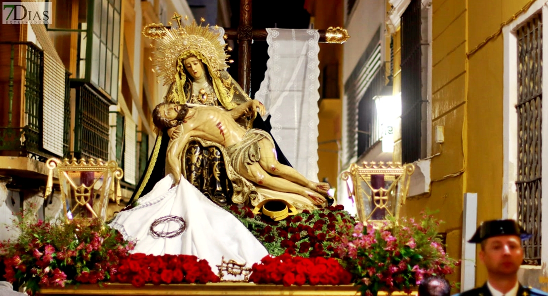 Las mejores imágenes del miércoles Santo en Badajoz