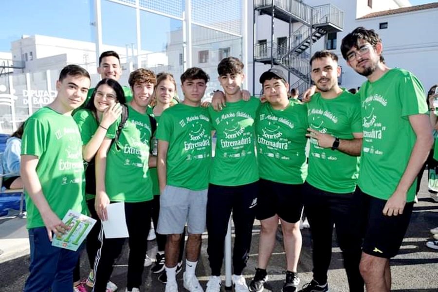 Éxito de participación en la III marcha solidaria AOEX